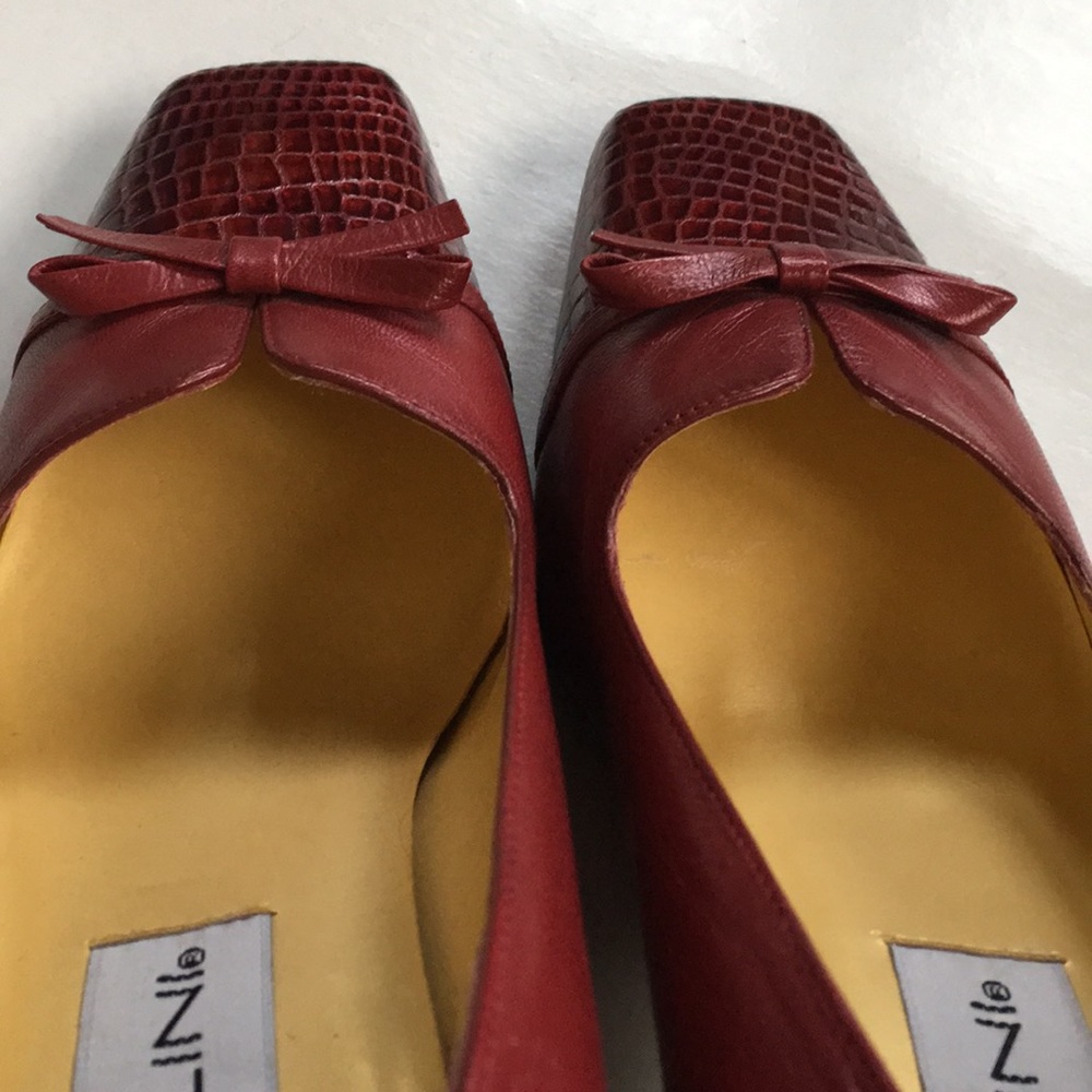Bellini Red Heels with Bow Accent - Picture 7 of 8